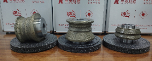 金剛石滾輪的特點有哪些？修整砂輪時有哪些必備條件？生產(chǎn)加工時要注意什么？