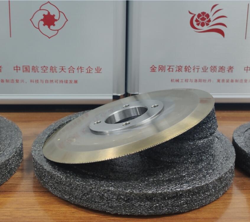 金剛石滾輪的種類有哪些？生產(chǎn)加工應(yīng)注意哪些？華菱一篇文章告訴你